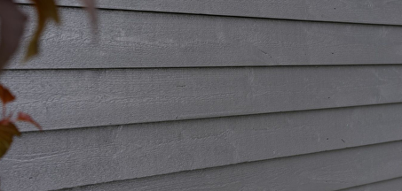 Hout voorvergrijzen met beits, voorkom kleurverschillen in je houten gevel