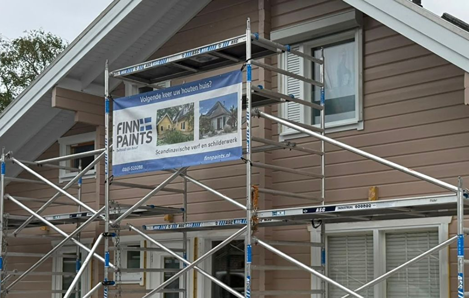 Onderhoud aan een houten woning in Wernhoutsburg
