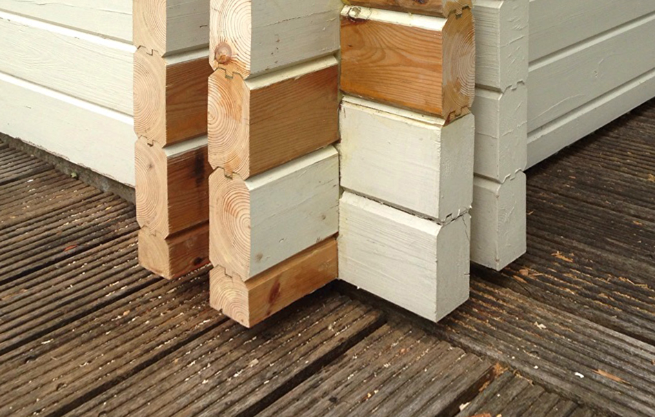 Houtrenovatiewerk aan logwoning in Sint Anthonis