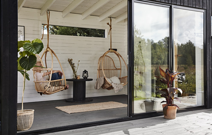 In ons klimaat is het vooral praktisch als een deel van het terras beschut is tegen zon en wind